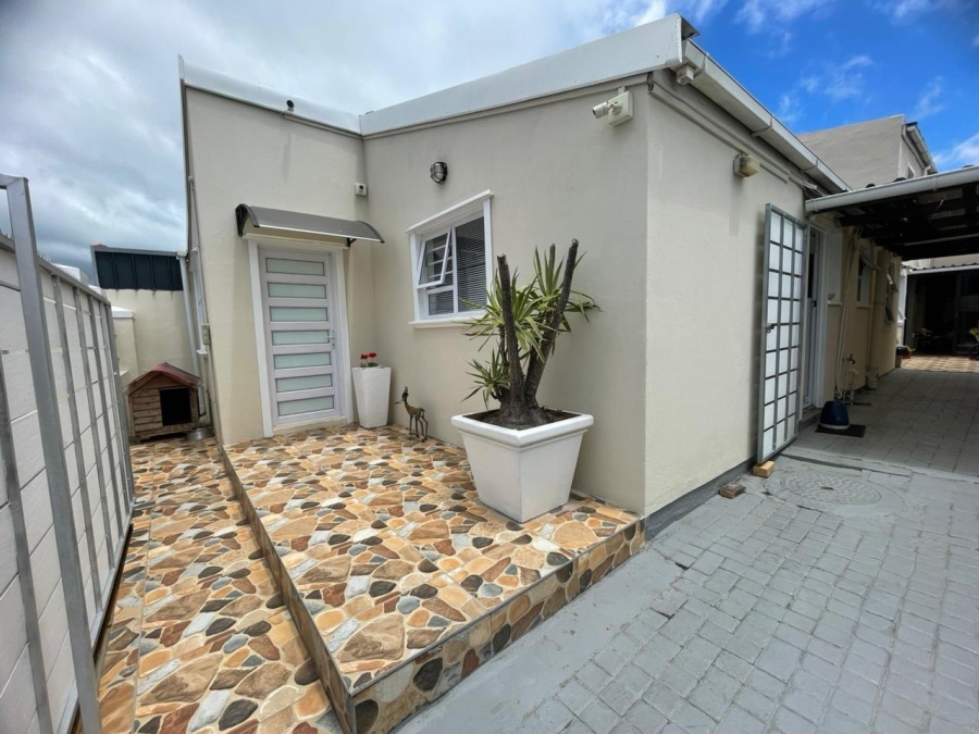 5 Bedroom Property for Sale in Portlands Western Cape